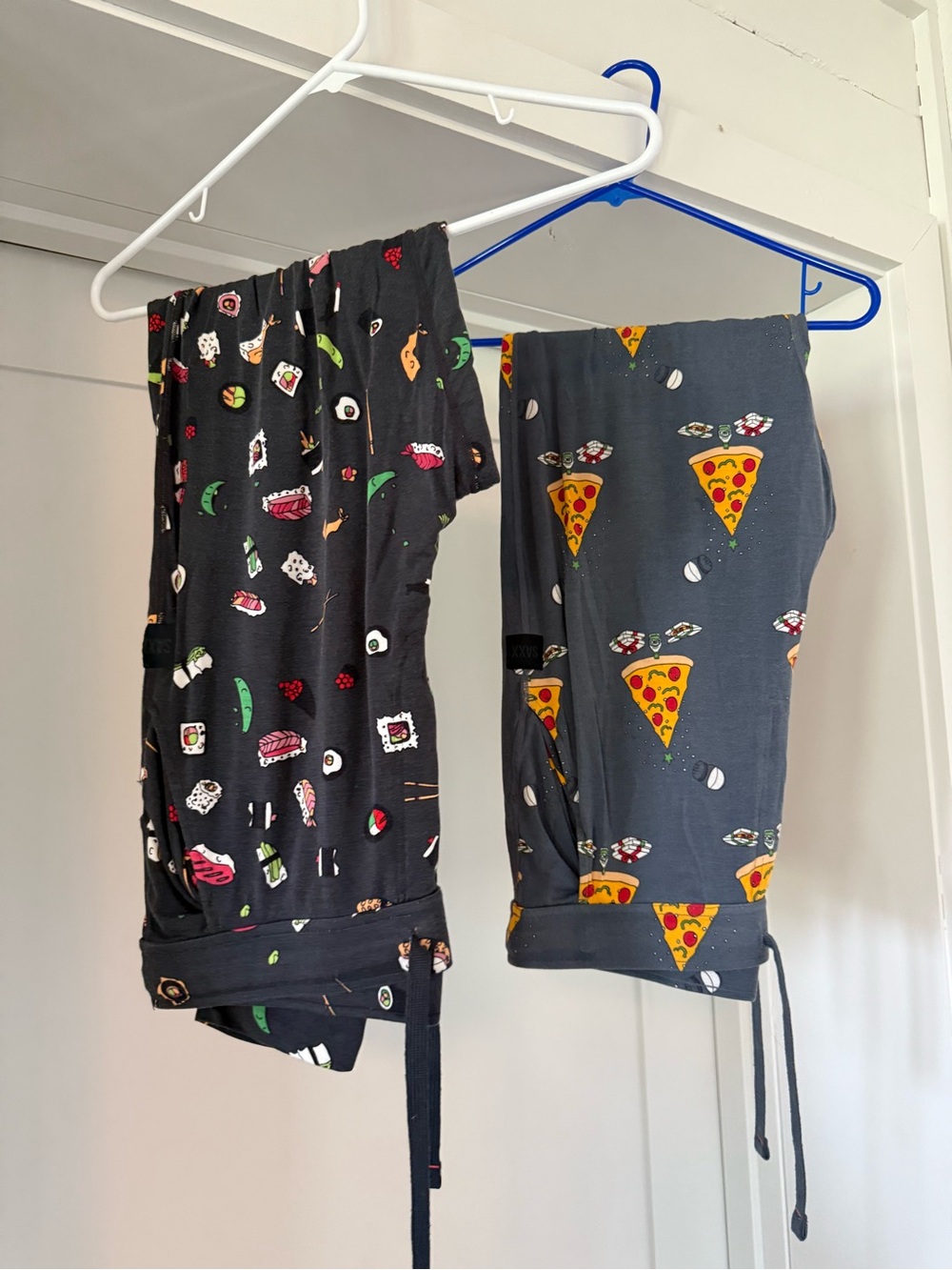 Saxx Mens Black Sushi & Gray Pizza Print Joggers